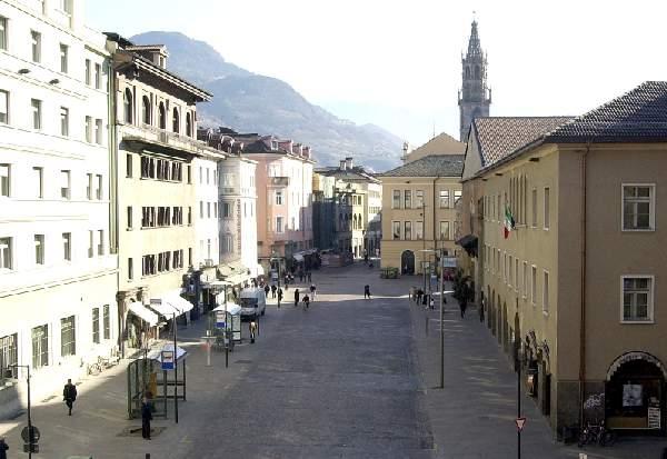 Bolzano - Piazza dei Domenicani