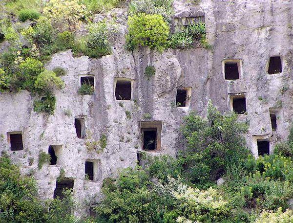 Le Grotte di Pantalica